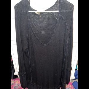 Free People black long sleeve shirt w/ thumb holes